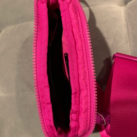 NWT Rare 🦄 Lululemon Everywhere Belt Bag Highlight Purple - Picture 6 of 14